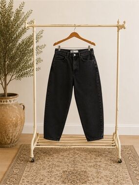 Zara Black Boyfriend Jeans - Relaxed High-Rise Fit